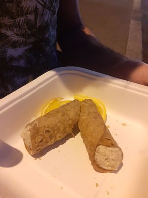 Vegan cannoli kindly served in a take-away mode, allowing us to run to catch the train. 😂 at Soul Kitchen in Genoa