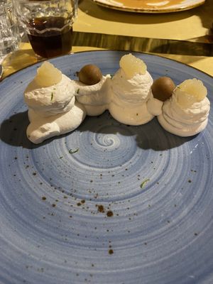 meringhe vegan con chantilly al limone  at Soul Kitchen in Genoa