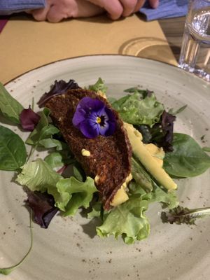 Tacos di pomodoro, avocado, verdure e maionese alla curcuma   at Soul Kitchen in Genoa