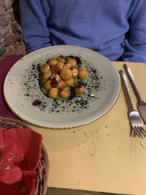 Gnocchi di patate e peperone crusco con crema di piselli e terra di mandorle  at Soul Kitchen in Genoa