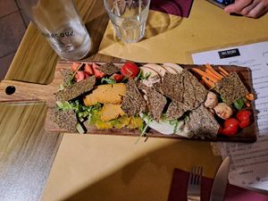 Tagliere di rawcheese, verdure, frutta e crostini at Soul Kitchen in Genoa