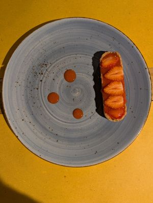 RAW TART WITH STRAWBERRIES AND CUSTARD CREAM at Soul Kitchen in Genoa