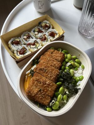 Tofu katsu bowl & sushi’s  at Makisu in Brussels