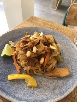 Pad thai at Om in Girona