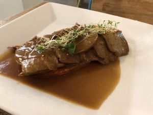 Fricandó de seitan at Om in Girona