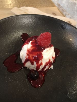 Panacota de coco at Om in Girona