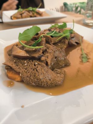 Seitán fricandó at Om in Girona