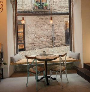 table at Om in Girona