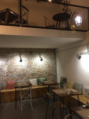 Interior & mezzanine  at Om in Girona