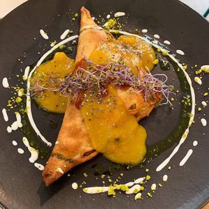 Samosas at Om in Girona
