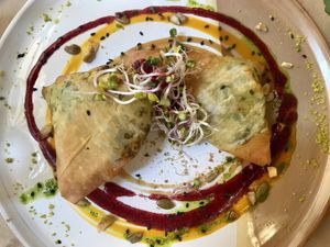 Samosas at Om in Girona