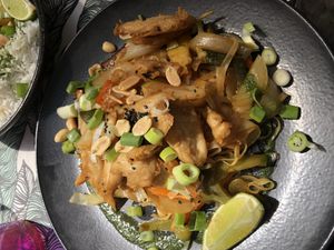 Pad Thai con heura  at Om in Girona