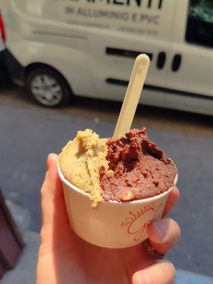 Pistazie und Schoko mit Haselnuss at Natura Gelato in Trieste