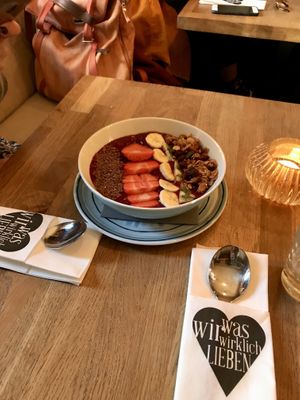Great vegan açaí bowl!  at was wir wirklich LIEBEN in Hamburg