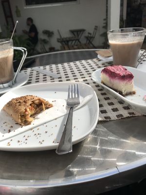 Raw cake and cacao drink! We’ll be back! at Armazem Integral in Portimao