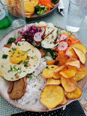 Traditional Portuguese "bitoque" at Armazem Integral in Portimao