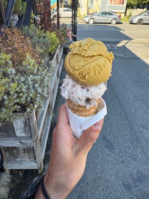 Pumpkin on top, and something I can't remember on the bottom (maybe cookies and cream?) at Cold Comfort in Victoria
