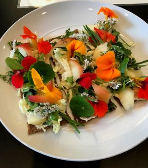 Raw Flatbread Pizza at Farm Fresh Cafe in Brunswick