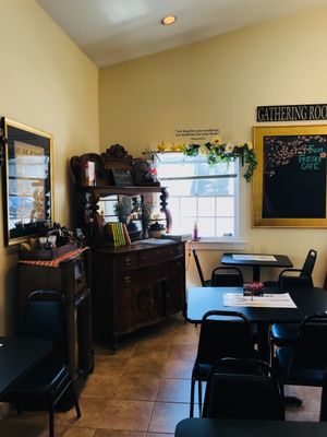 A really cute eating area. The silverware area is to the left and they also have healthy cookbooks ( not all are vegan cookbooks- idkw) at Farm Fresh Cafe in Brunswick