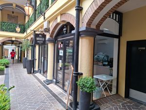 Outside at The Muscle Bakery in 