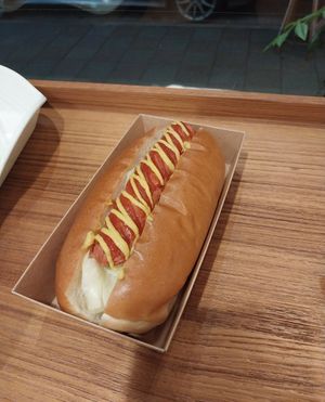 Vegan hot dog (with mustard and pickles) at Yiihotang 一禾堂 - Songshan District in Taipei