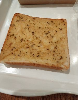 Thick slice of garlic toast at Yiihotang 一禾堂 - Songshan District in Taipei