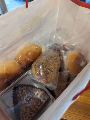 custard bun, red bean bun, floss bun, Walnut pie and some other bakes.. at Yiihotang 一禾堂 - Songshan District in Taipei