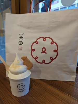 soy ice cream 🍦 at Yiihotang 一禾堂 - Songshan District in Taipei