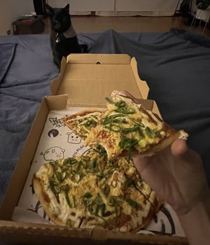 Pizza vegana 🥗 tomate y ajo mi favorita 🤤  at Huacamole Vegan Food in San Pedro