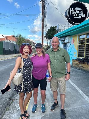 We met a vegan celebrity at Huacamole #CheapLazyVegan #Veganuary at Huacamole Vegan Food in San Pedro