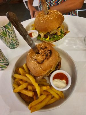 Pineapple express and one of the oyster mushroom burgers at Huacamole Vegan Food in San Pedro
