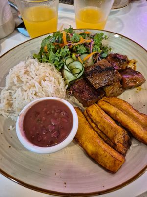 Casado at Huacamole Vegan Food in San Pedro