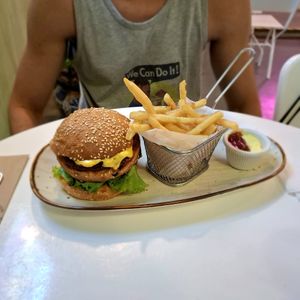 Burger vegconator at Huacamole Vegan Food in San Pedro