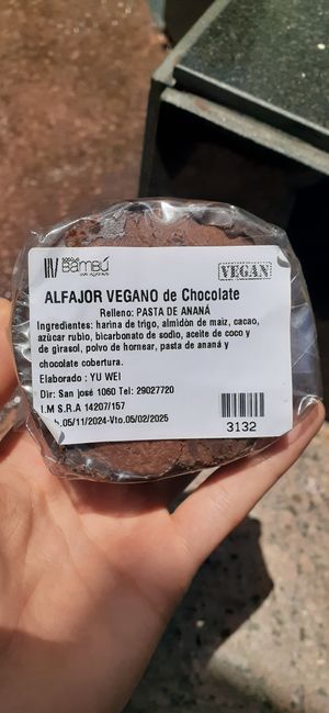 Ingredients vegan chocolate pinapple alfajor at Bosque Bambu in Montevideo