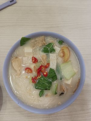 Fish head noodle at Ji Ling Vegetarian 吉淩素食 in North Singapore