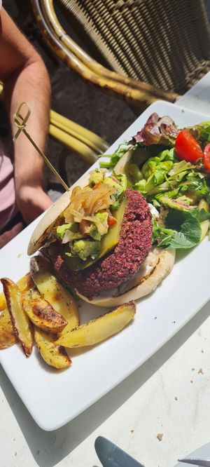 Burger 🍔 at La Mar de Vins in Mallorca