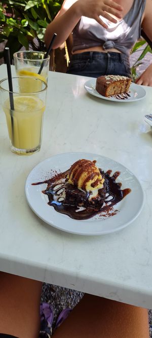 Vegan chocolate  brownie and homemade lemonade at La Mar de Vins in Mallorca