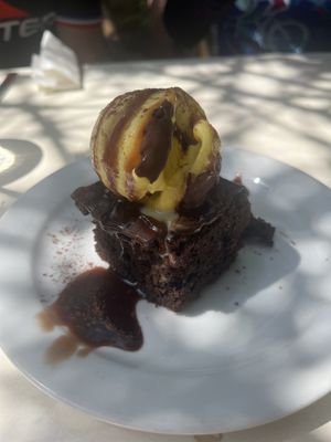 brownie with ice cream 😍  at La Mar de Vins in Mallorca