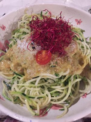 Noodle de calabacín con salsa de coco y almendras (de 10) at La Mar de Vins in Mallorca