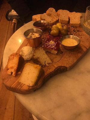 vegan cheeze plate at Mr. & Mrs. Watson in Amsterdam