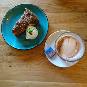 apple pie and chai latte at Mr. & Mrs. Watson in Amsterdam