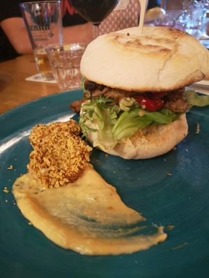 Cheese steak burger at Mr. & Mrs. Watson in Amsterdam