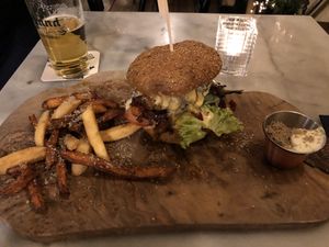 Burger at Mr. & Mrs. Watson in Amsterdam