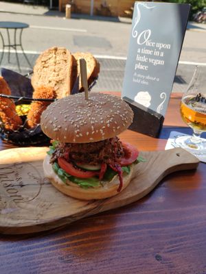 Cheese Steak Burger at Mr. & Mrs. Watson in Amsterdam