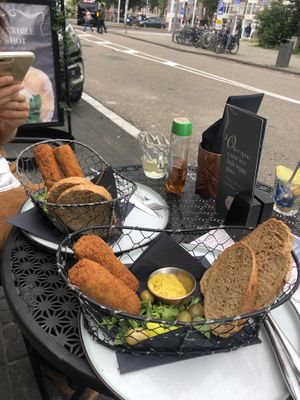 Dit keer Vegan kroketjes in de zon 🌞  at Mr. & Mrs. Watson in Amsterdam