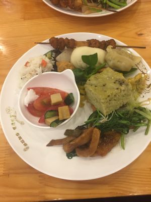 Mixed plate at MíngJìng Zhāi 明净斋 in Shenyang