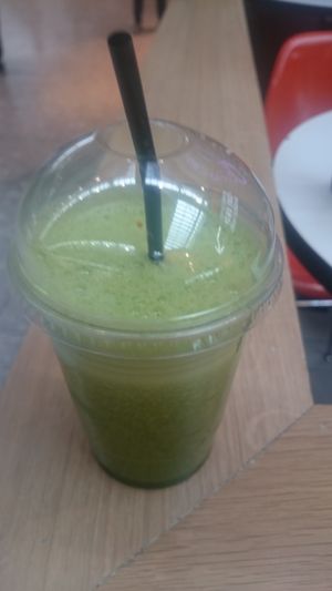 Green smoothie to go at LHR - Giraffe - T5 in West London