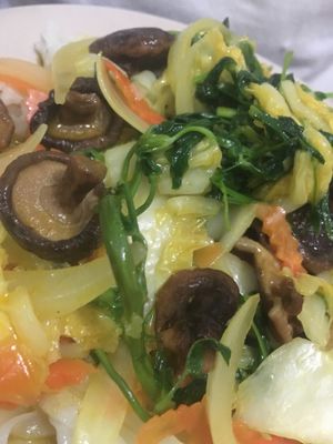 Crispy rice noodles with veggies and mushrooms at Green Karst in Dong Van