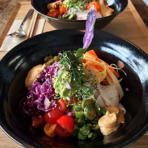 sushi bowl at plant-HOLIC in Ginowan