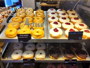 Lots of vegan and "accidentally vegan" options at Doughnotts in Nottingham